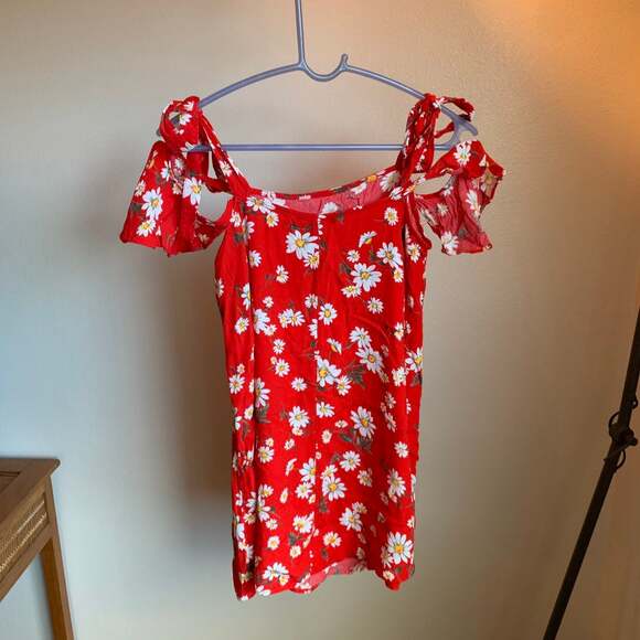 Red Daisy Tank Top - Picture 7 of 8